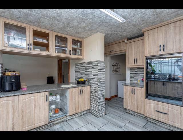 5 BEDROOM FREEHOLD SOLD IN BEROMA